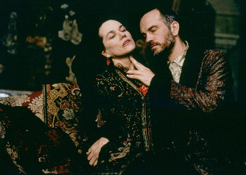 Firenze a filmekben: Egy hölgy arcképe film egy jelenete, ahol egy nő és egy férif látható